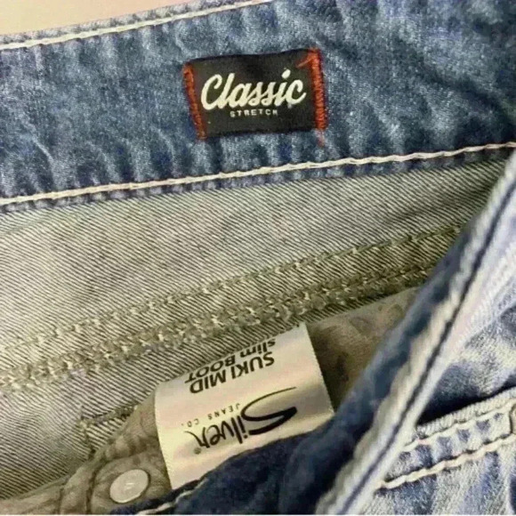 SILVER Suki Jeans - Mid-Rise, Classic Stretch, Bootcut -
Size 30/31 - Picture 5 of 8